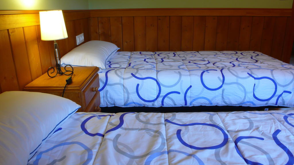 Planet Ancares Villa Candin Room photo