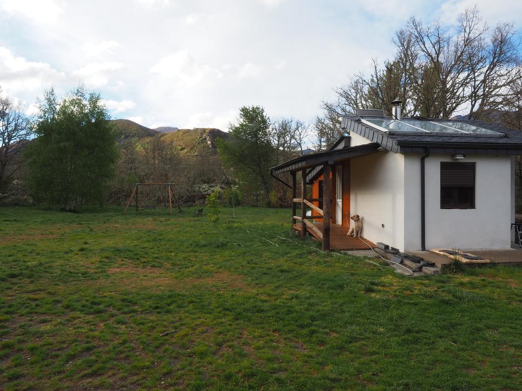 Planet Ancares Villa Candin Exterior photo