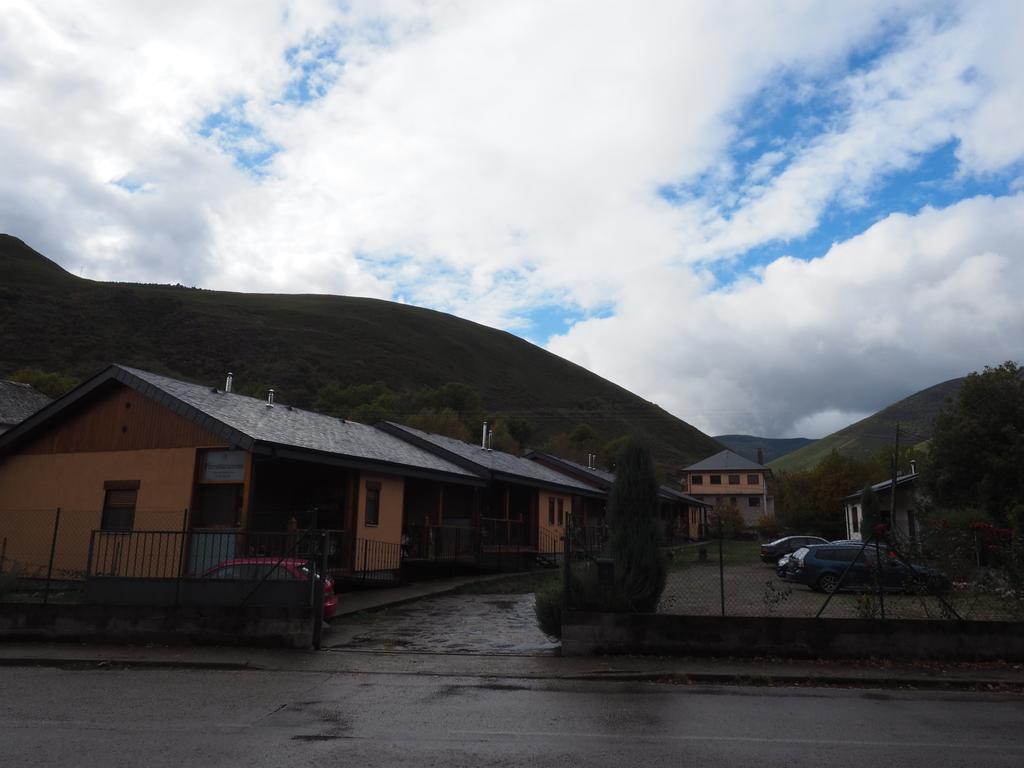 Planet Ancares Villa Candin Exterior photo